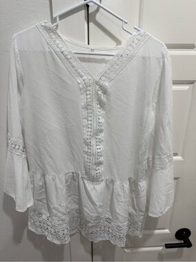 Women’s White Lace Trim Peasant Top